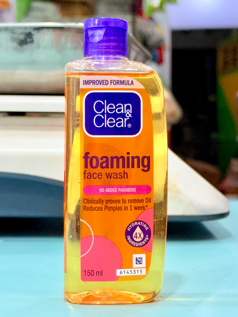 Clean & Clear Oil Free Foaming Face Wash  (150 ml)