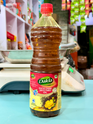 Dalda Kachi Ghani mustard oil bottle, 1L