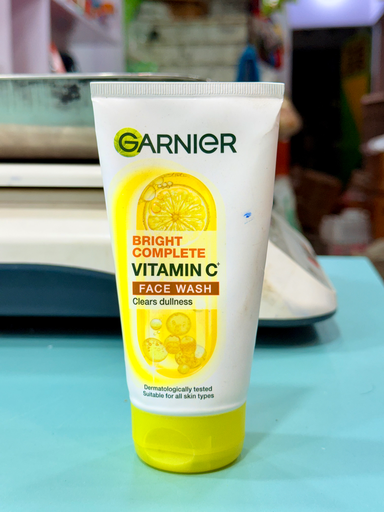 Garnier Men Turbo Bright Double Action, with Vitamin C and Charcoal Face Wash  (150 g)